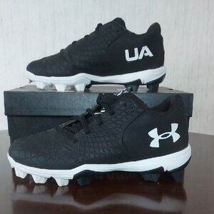 Under Armour Black and White Sports Cleats Size 3Y
